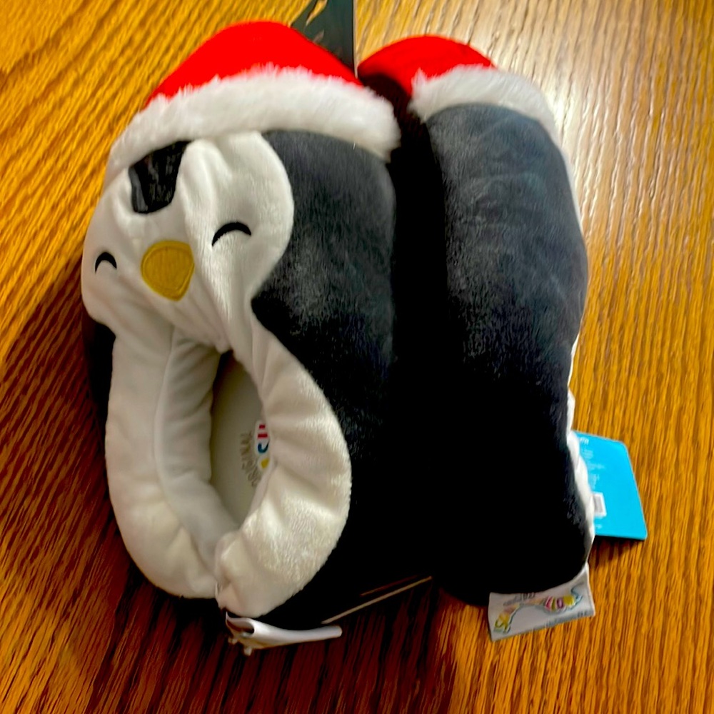 Penguin Christmas slippers Original squish melon